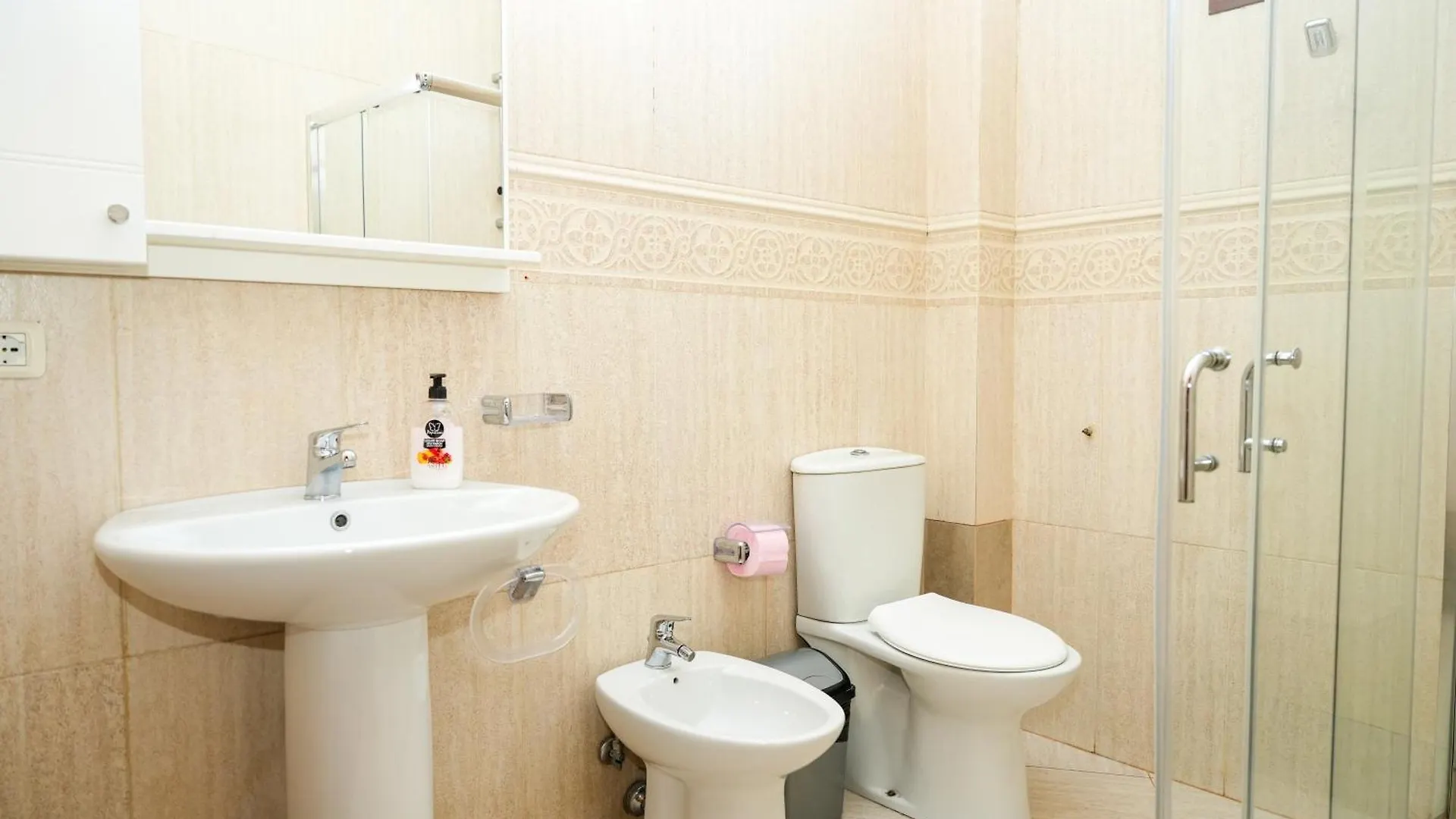 Cozy Apartment In The Heart Of Tirana !