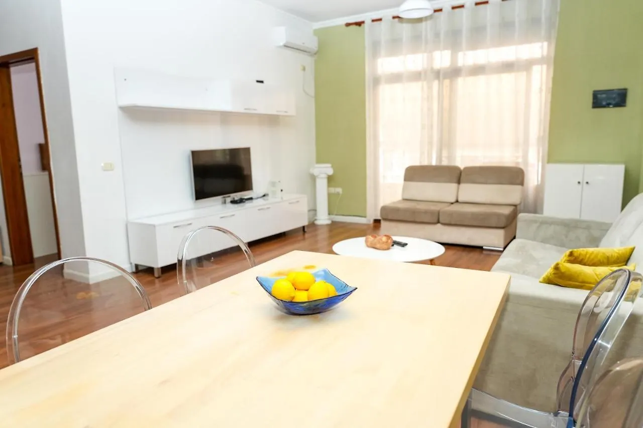 Cozy Apartment In The Heart Of Tirana !